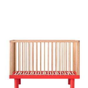babybedje / natural wood and red